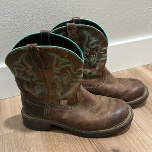 🌺Justin boots size 9, turquoise.$40